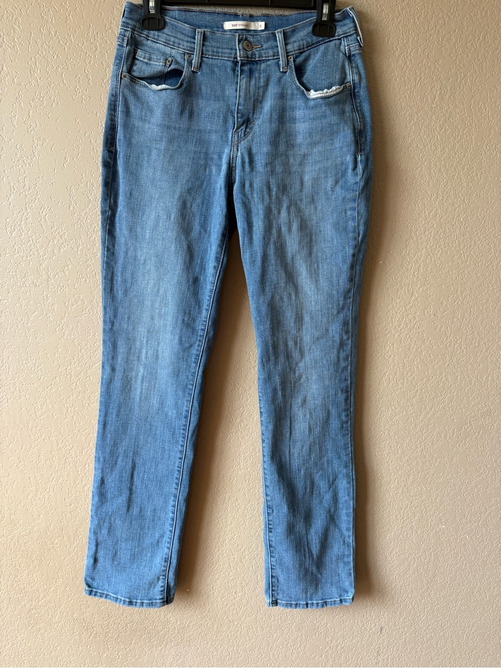 Levis Boyfriend Jeans Womens Size 28 Denim Mid-Rise Relaxed Fit Medium Wash Blue